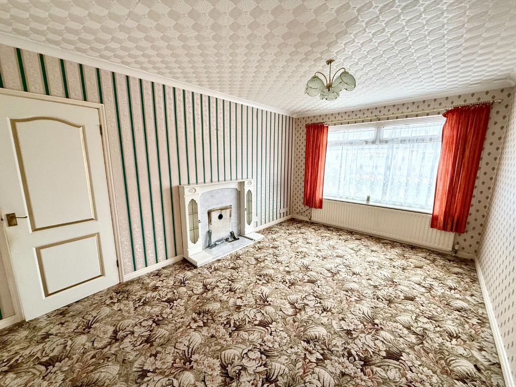 Property photo 2 of 11 Lounge