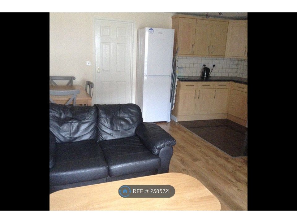 Property photo 3 of 9 Lounge / Kitchen