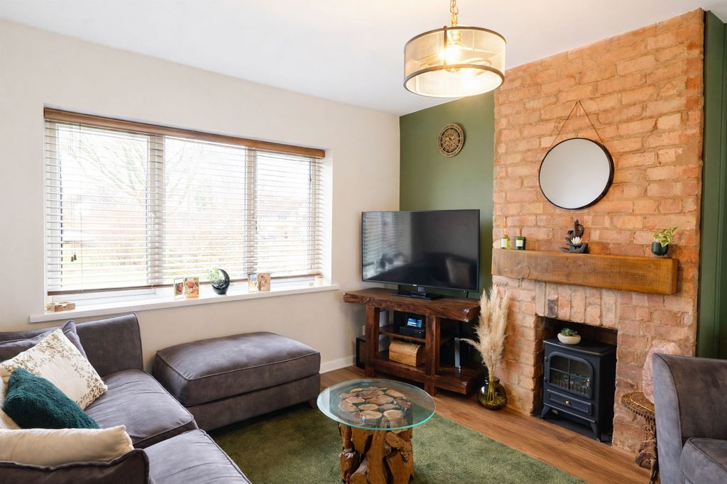 Property photo 3 of 11 Living Room