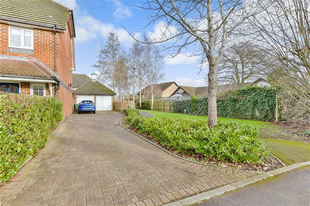 Property photo 2 of 12 Garage