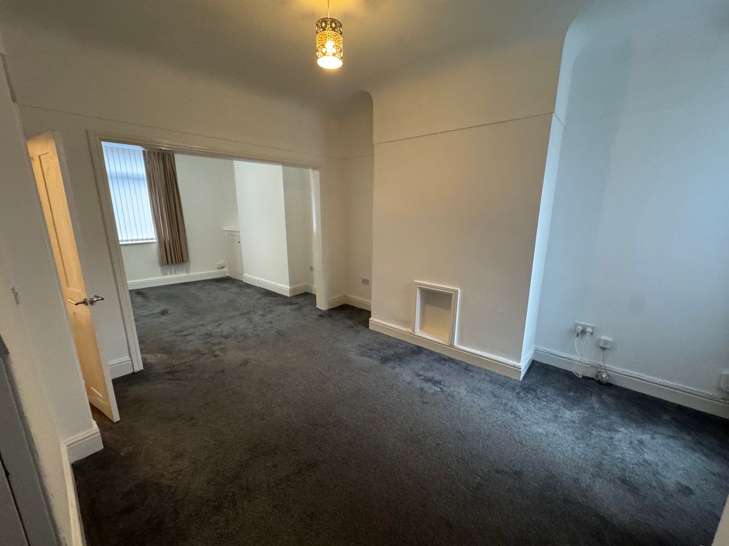 Property photo 1 of 18 Living Room