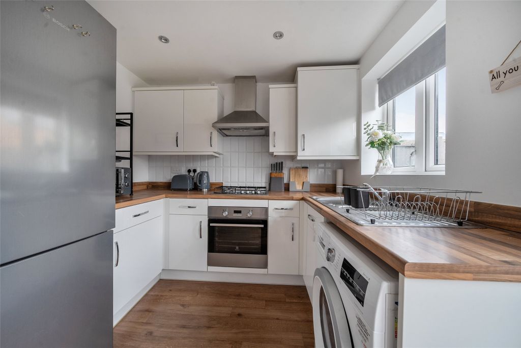 Property photo 2 of 12 Picture No. 11