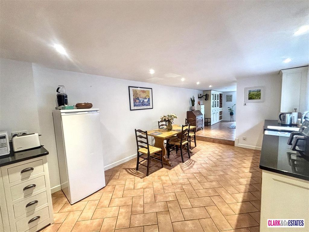 Property photo 2 of 15 Kitchen