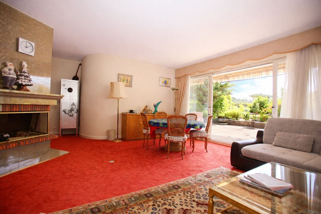Property photo 3 of 12