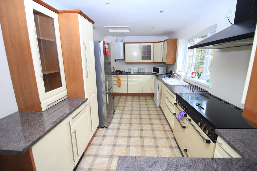 Property photo 2 of 17 Kitchen