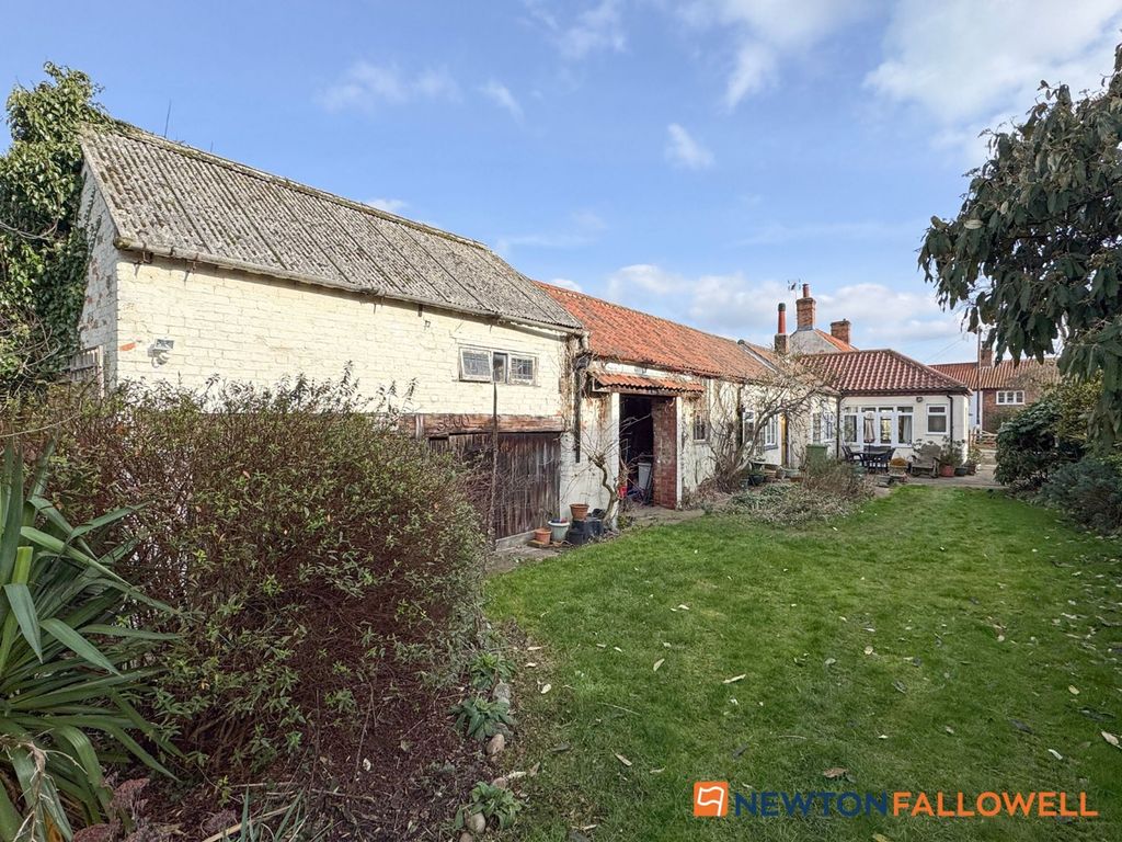 Property photo 2 of 27