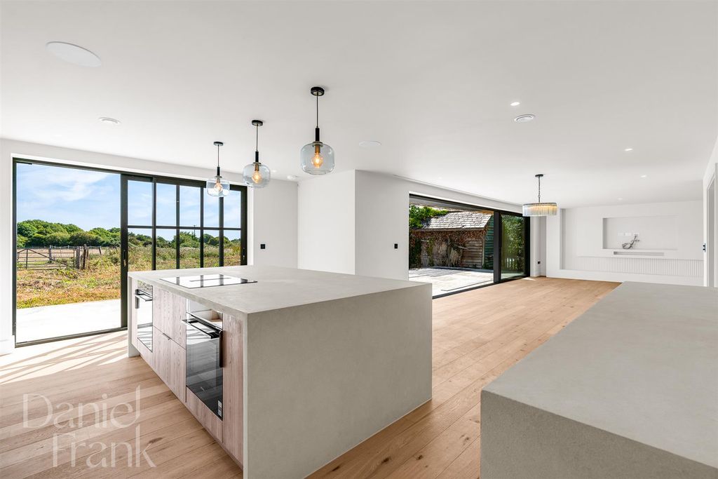 Property photo 1 of 35 6.Jpg