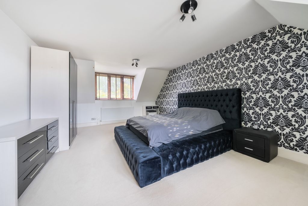 Property photo 3 of 21 Bedroom