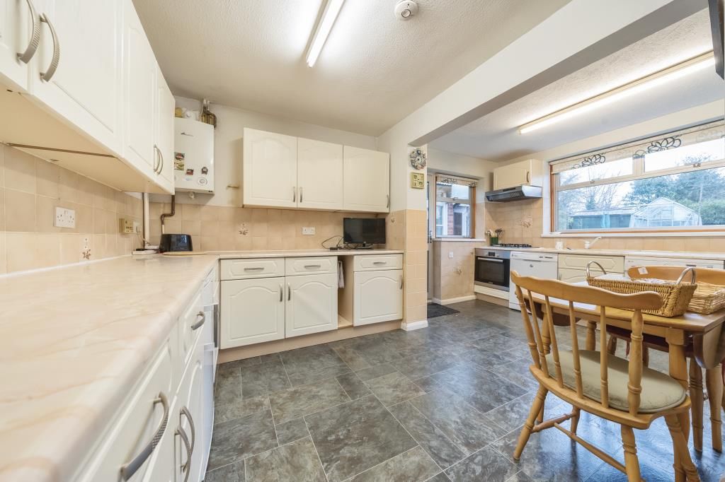 Property photo 3 of 14 Kitchen