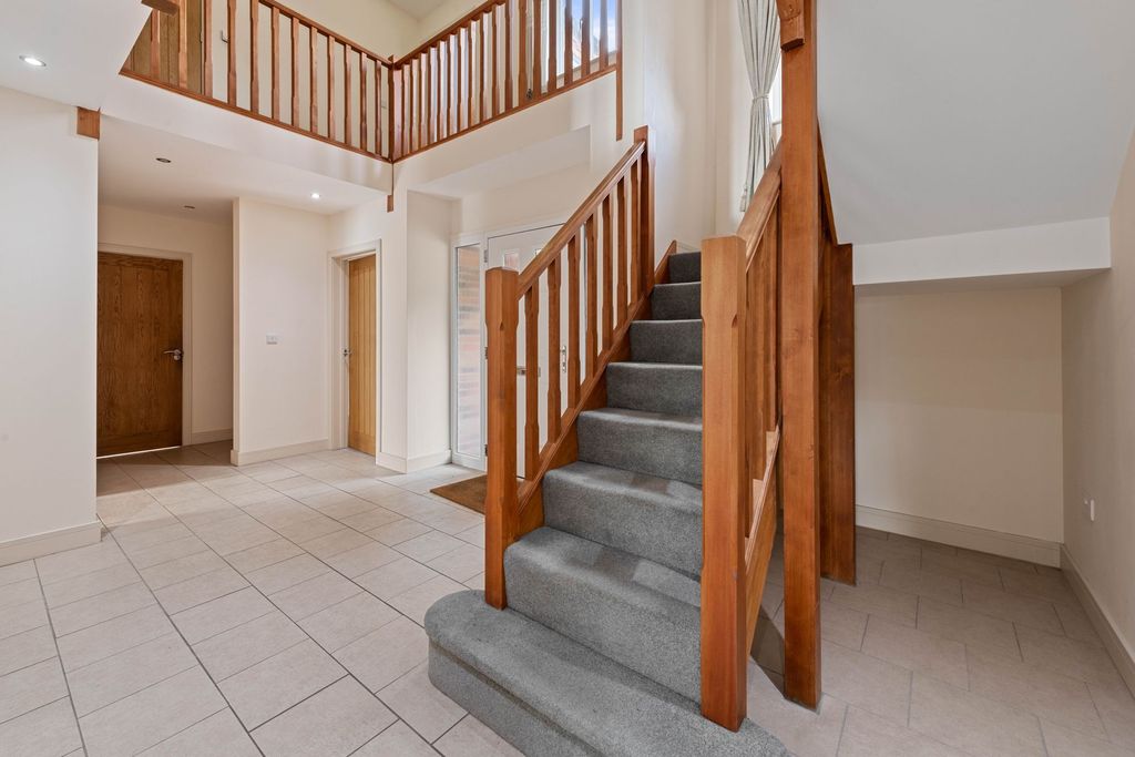 Property photo 3 of 31