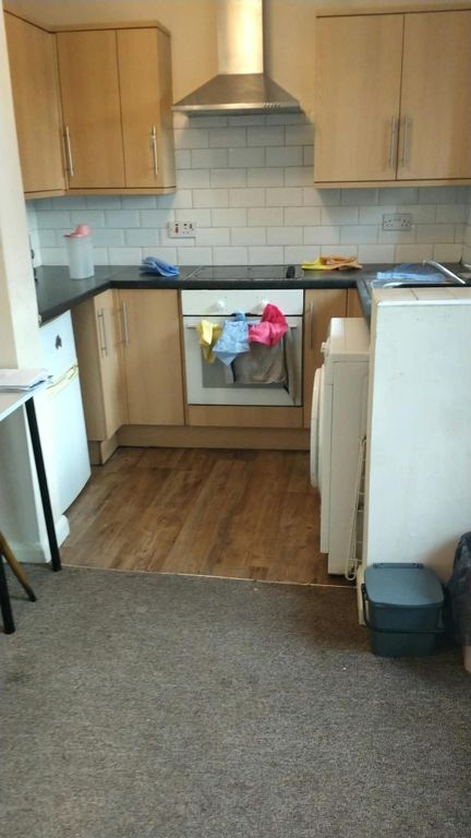 Property photo 2 of 5 Kitchen