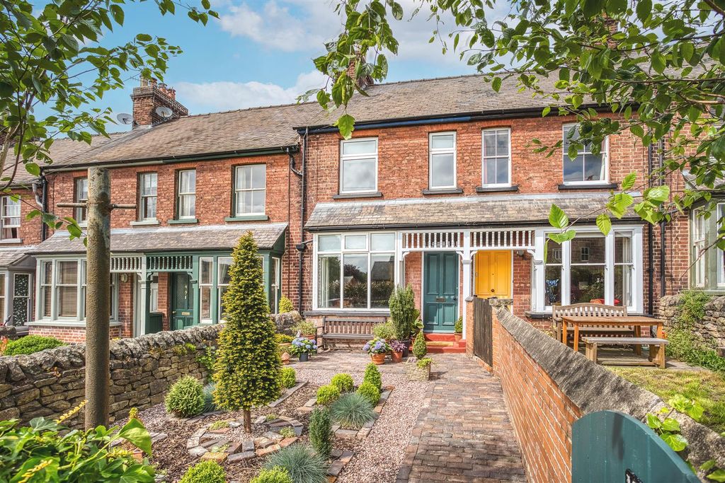 Property photo 1 of 12