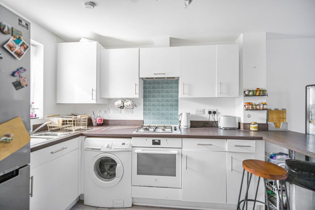 Property photo 2 of 20