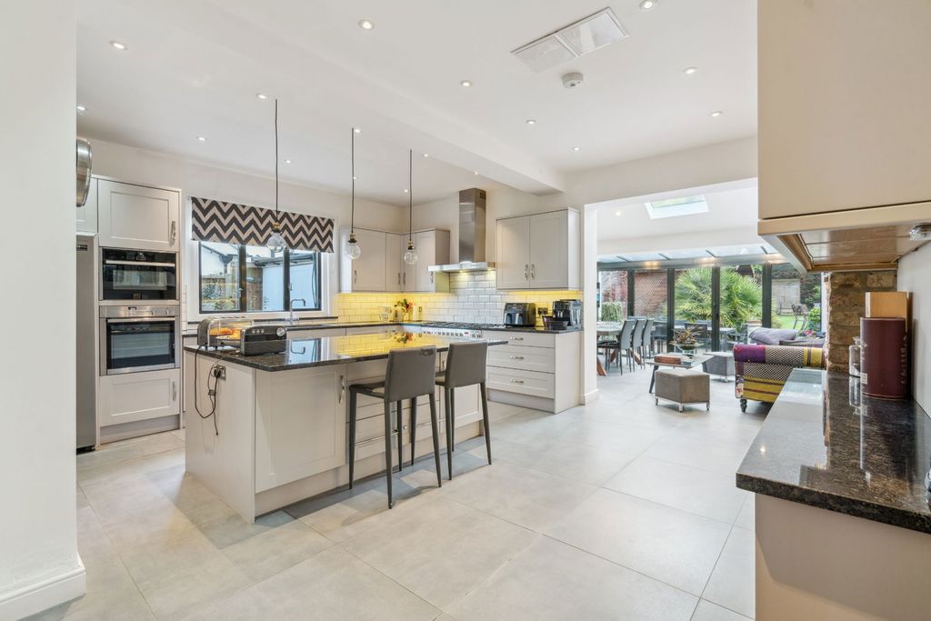 Additional image 6 of 7 bed detached house for saleThe Avenue, Hatch End, Pinner HA5