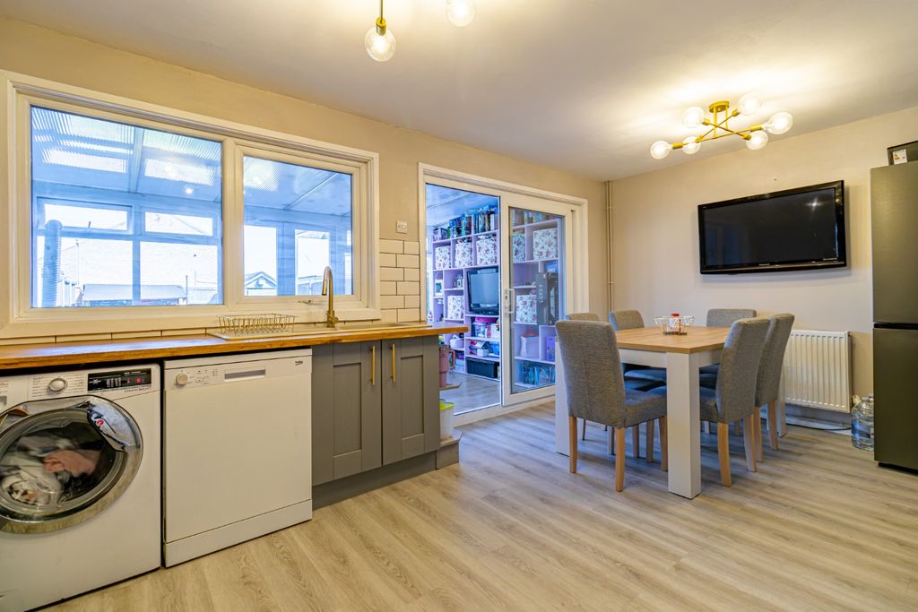 Property photo 2 of 26 4035876