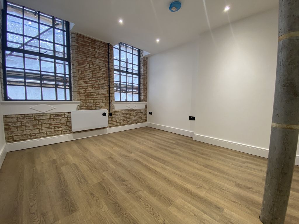 Property photo 3 of 8 Photo 6