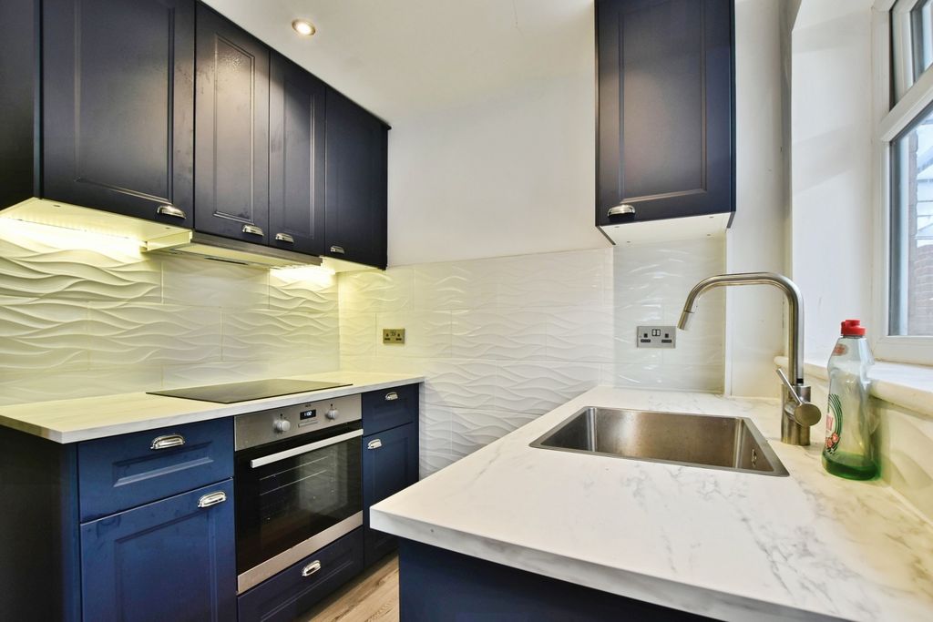 Property photo 2 of 17 Photo