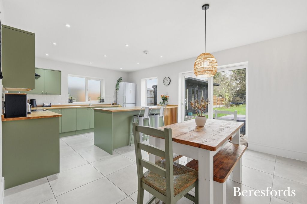 Property photo 3 of 28 Picture No. 14