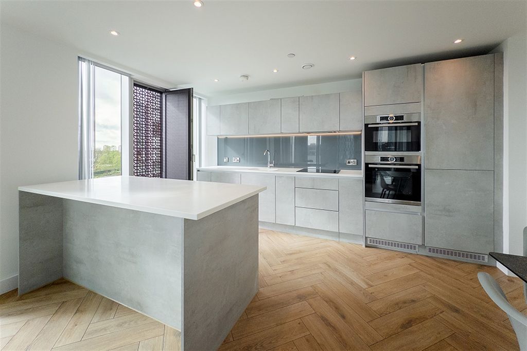 Property photo 3 of 15 (Main)