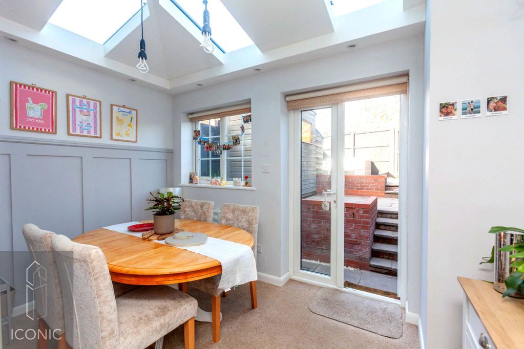 Property photo 3 of 9 Photo 1