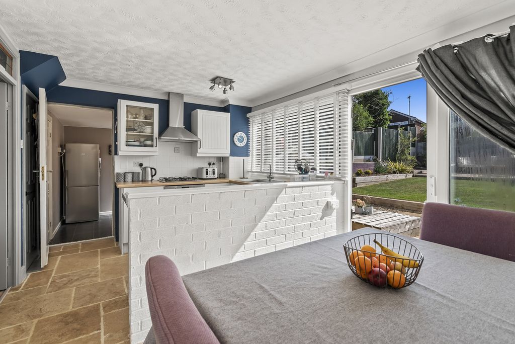 Property photo 2 of 25