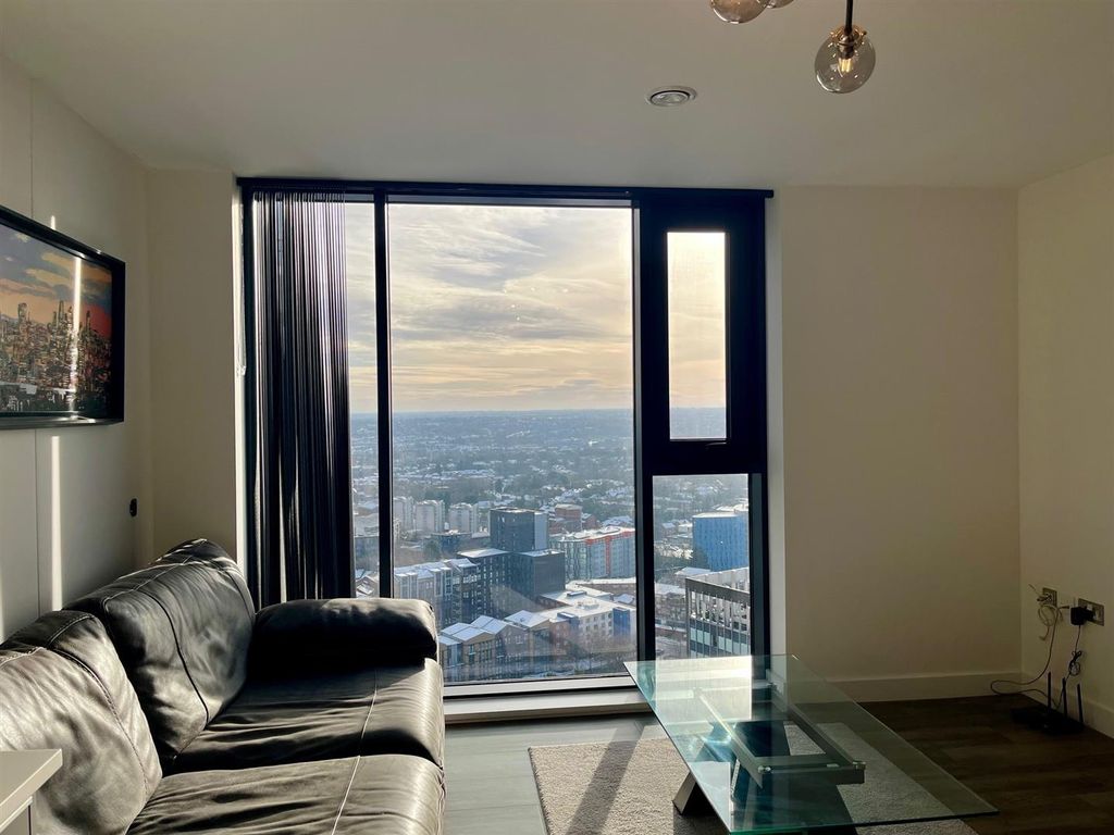 Property photo 2 of 8 195 Bank.Jpg