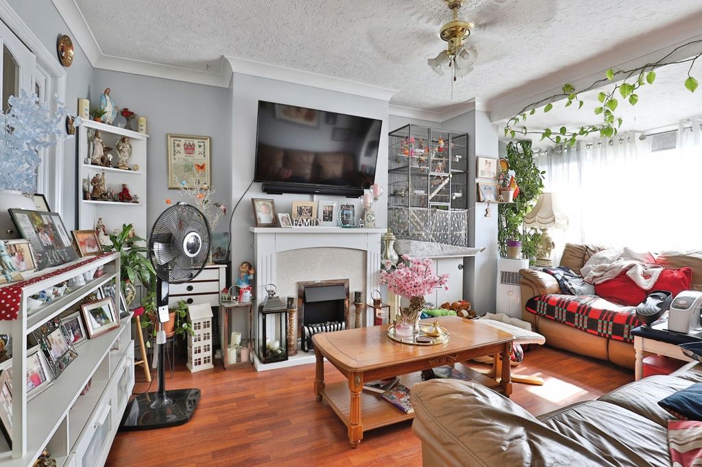 Property photo 3 of 17 Photo