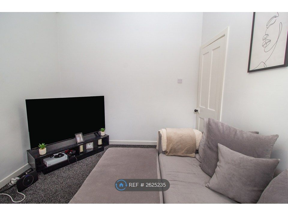 Property photo 3 of 13 First Lounge