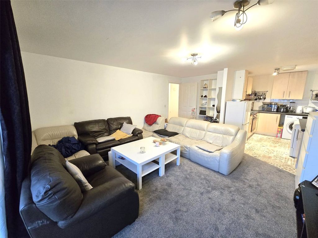 Property photo 2 of 9 Lounge