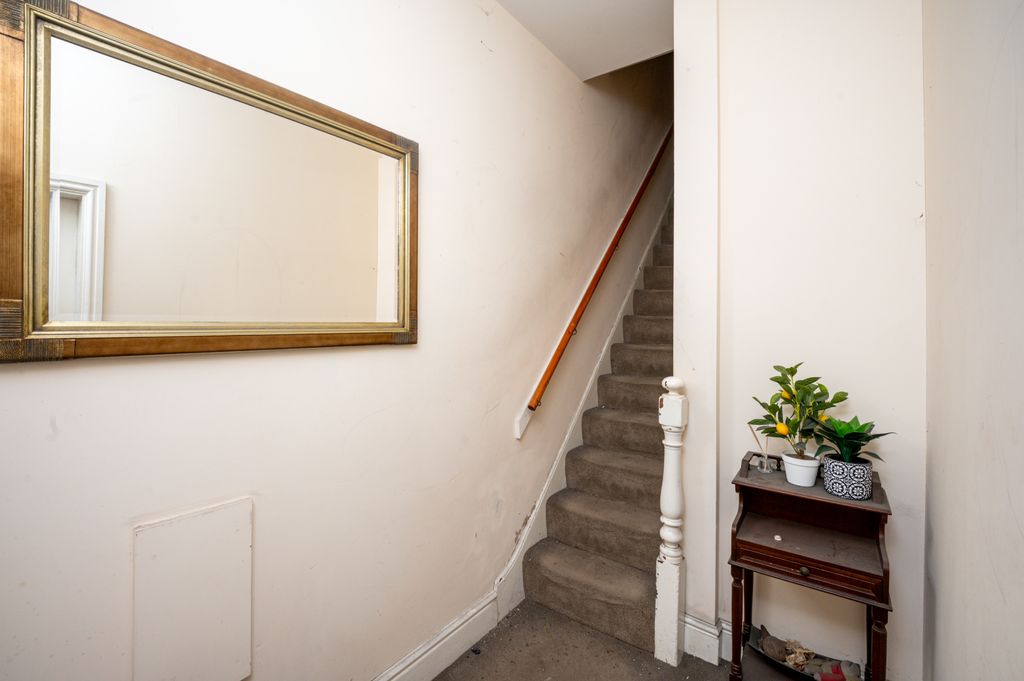 Property photo 2 of 15 03