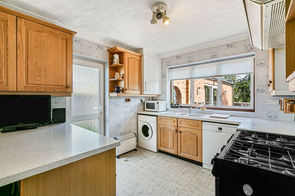 Property photo 3 of 27 Kitchen