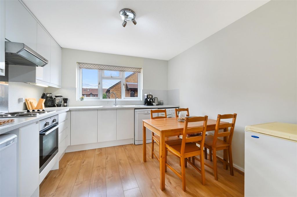 Property photo 2 of 9 Kitchen (2).Jpg