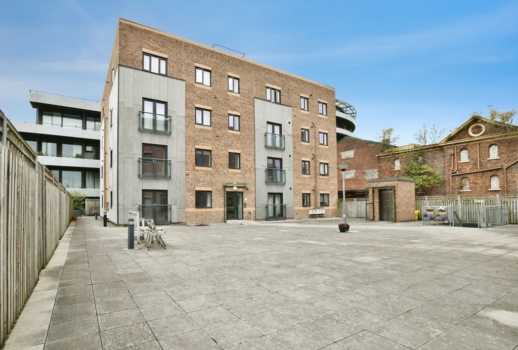 Property photo 1 of 22 Pbox-Img.Jpg