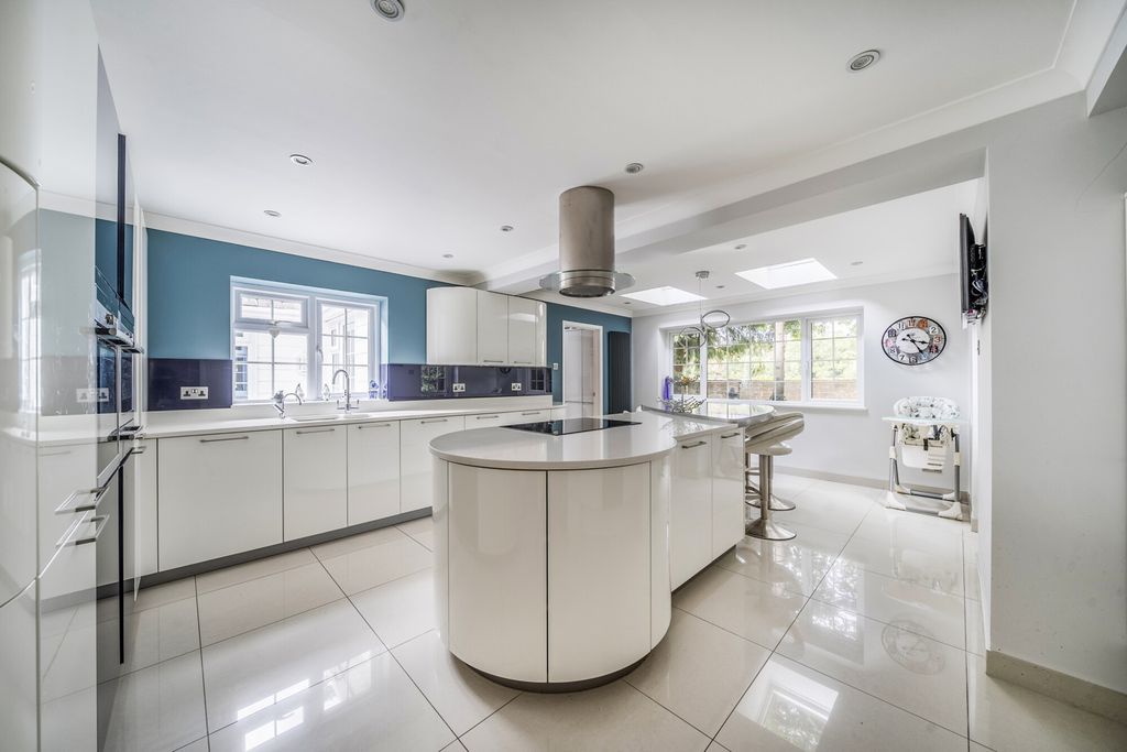 Property photo 2 of 36 1357500-5-68d2d64...