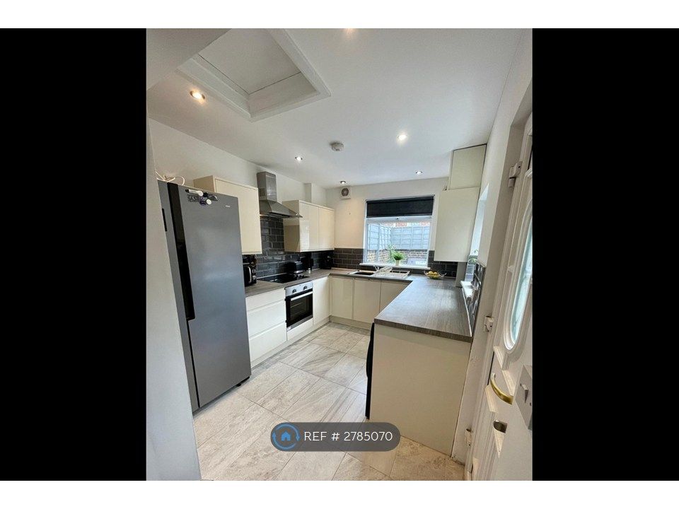 Property photo 2 of 28