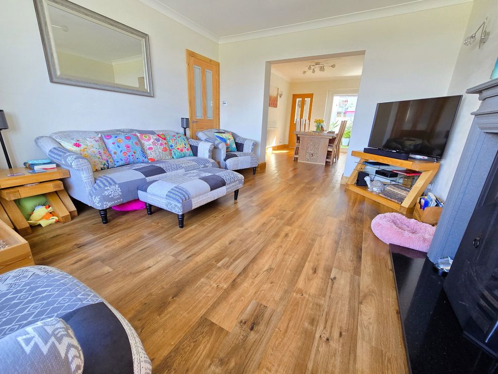 Property photo 2 of 28