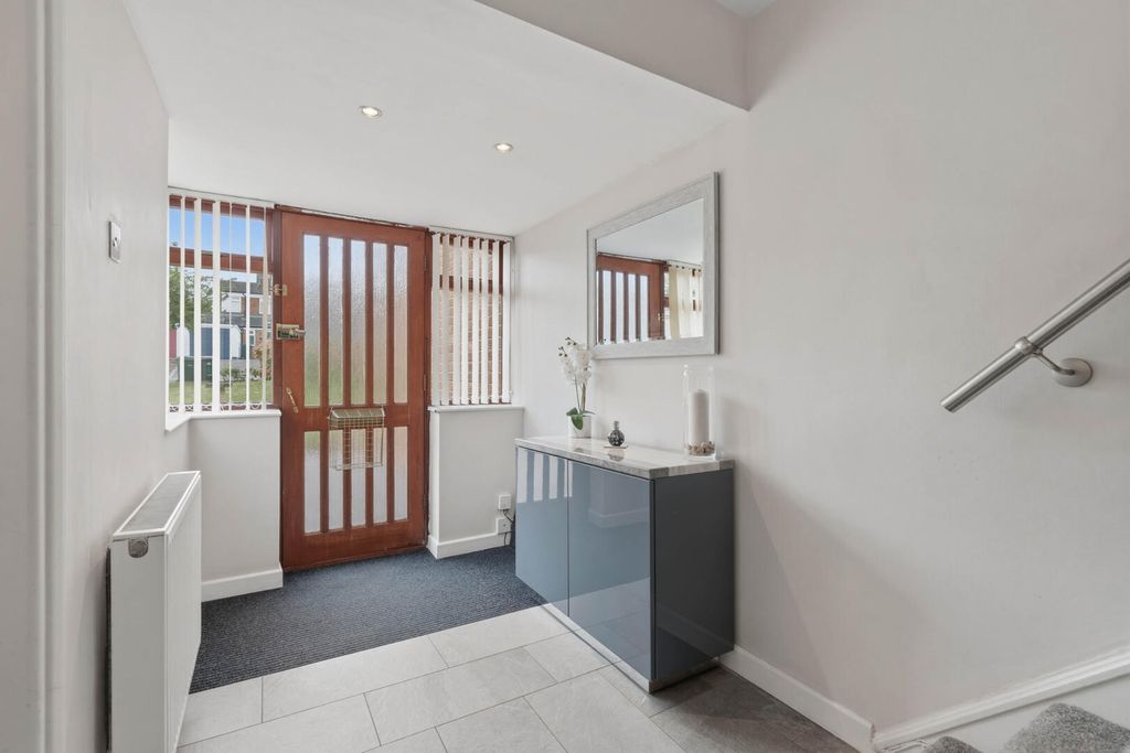 Property photo 3 of 29 Hallway