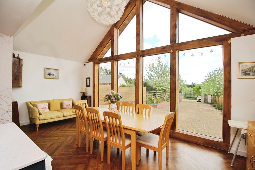 Property photo 3 of 37