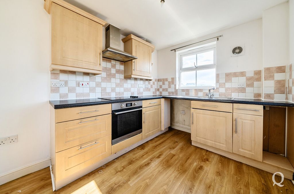 Property photo 3 of 16 Adf4B528-007B-4A5...