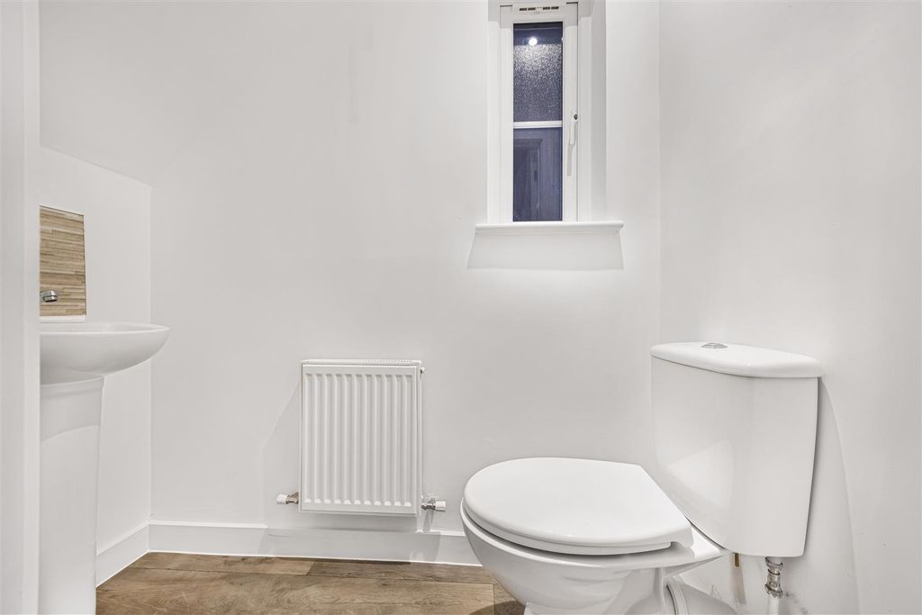 Property photo 2 of 13 Cloakroom