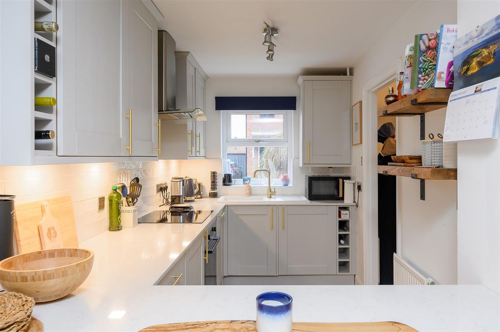 Property photo 2 of 12 Kitchen 1