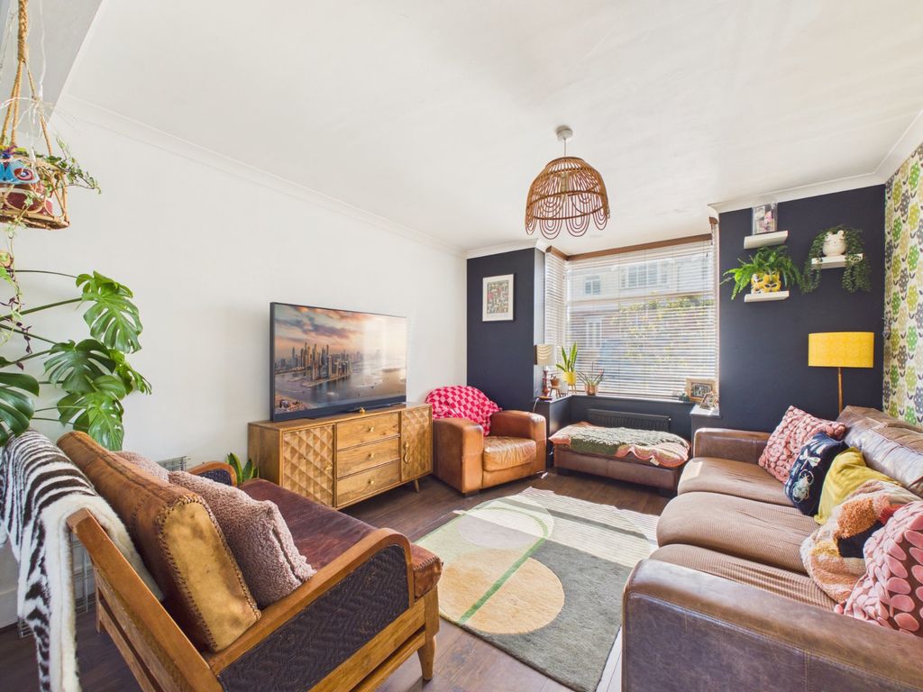 Property photo 3 of 28 Living Room