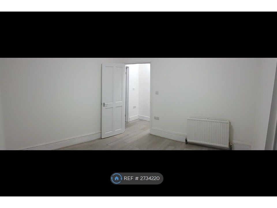 Property photo 3 of 17 Bedroom2