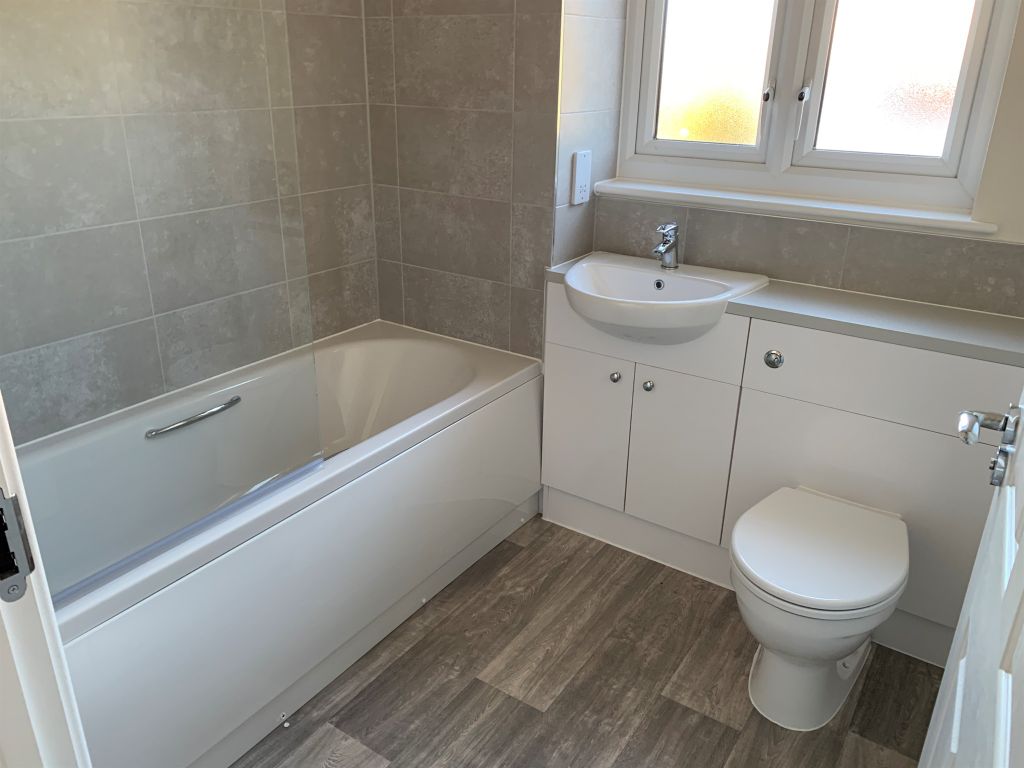 Property photo 3 of 11 Family Bathroom