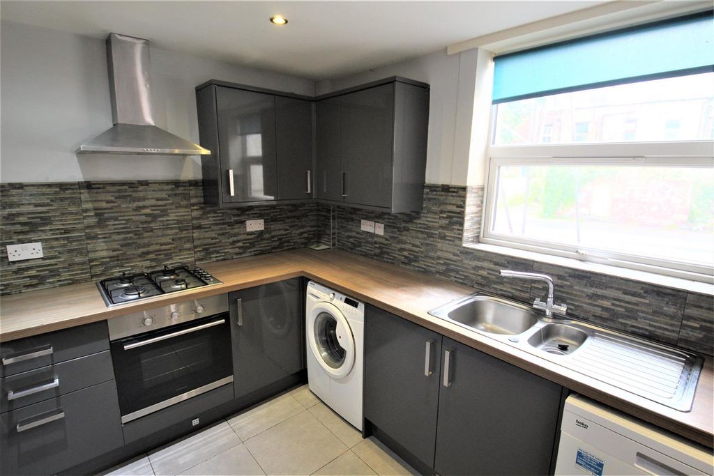 Property photo 2 of 19 Kitchen A.Jpg