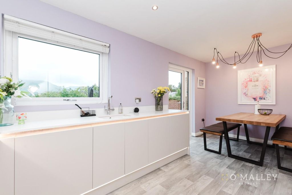 Property photo 2 of 16 Kitchen Diner