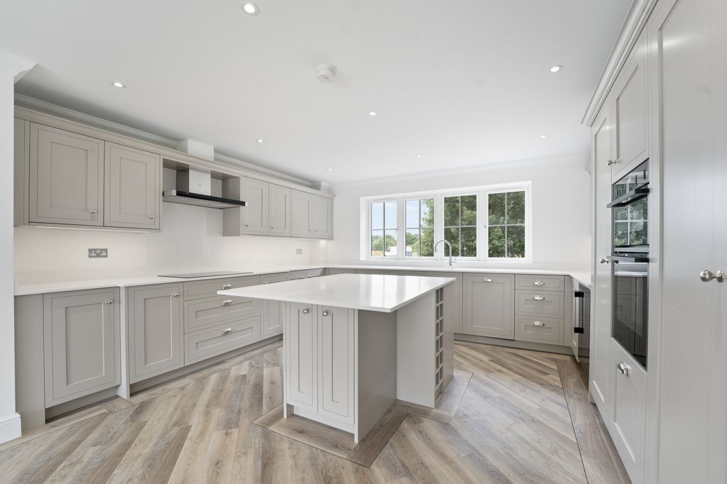 Property photo 2 of 36