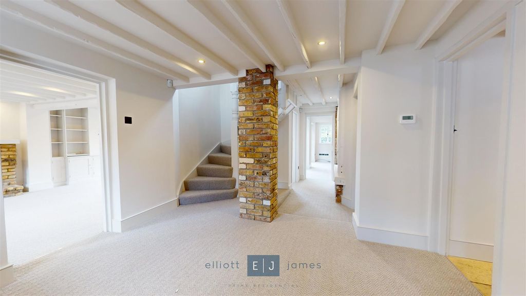 Property photo 2 of 36