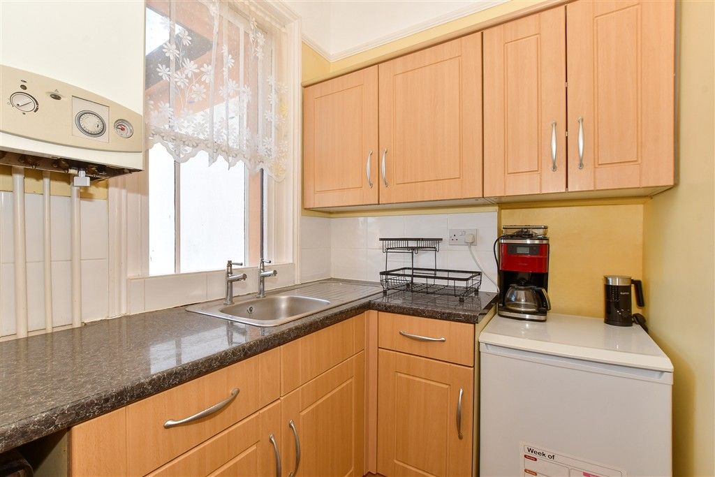 Property photo 3 of 7 Kitchen