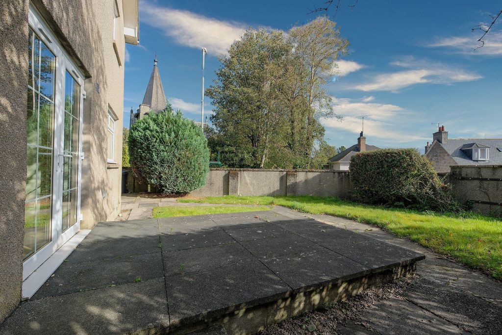 Property photo 3 of 30 Patio & Rear Garden
